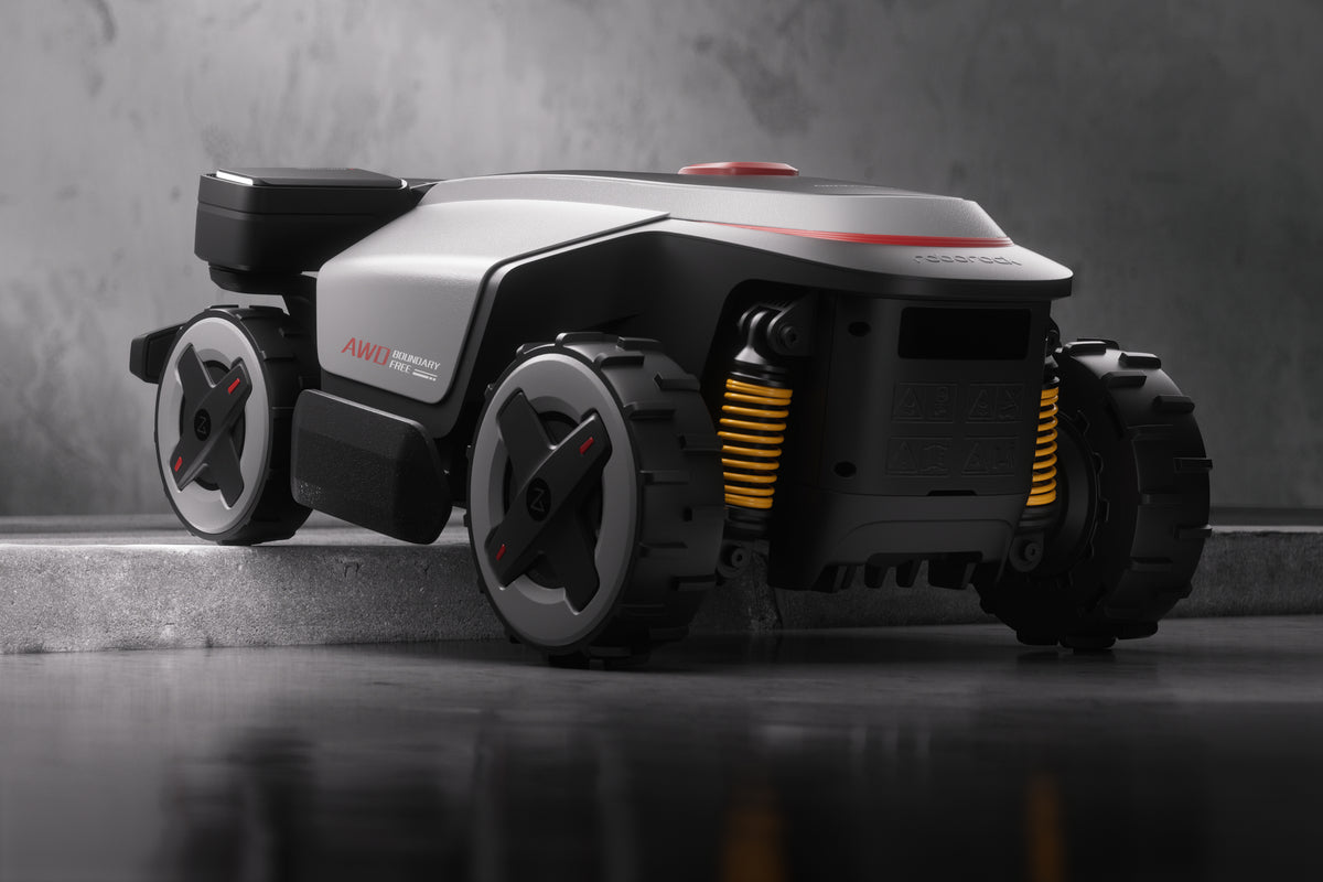 Roborock RockMow Z1 robotgressklipper fra RoboRock, sett forfra på gressplen.